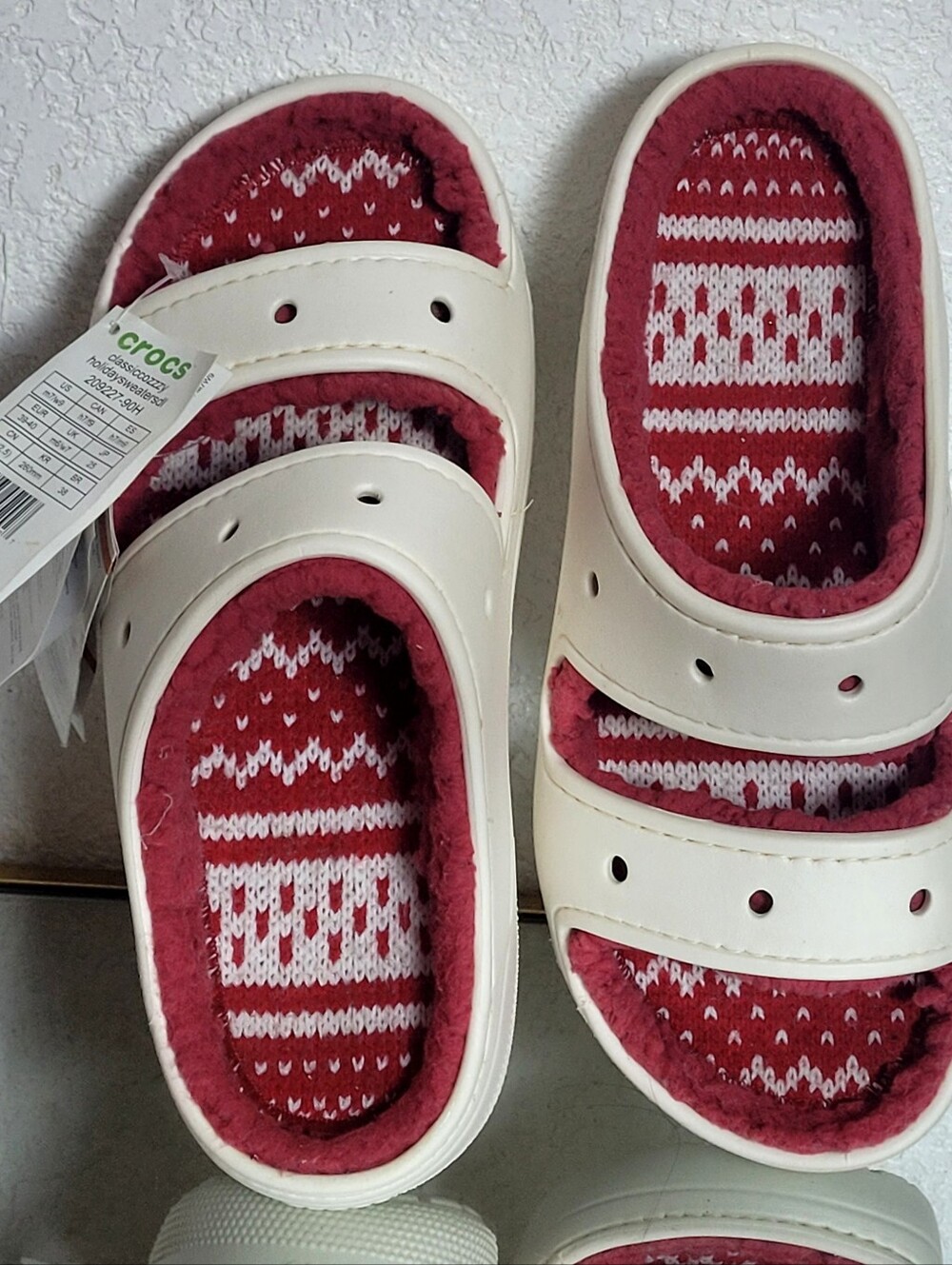 Crocs Cozzzy Holiday Sweater Sandals Size M7 /W9 White / Red NWT
